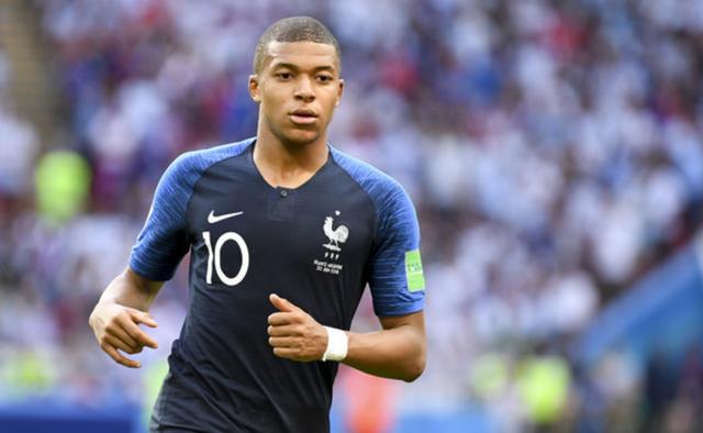 自杀事件后两年，贝卡-贝卡重回赛场并再度取得进球（自杀风波过去两年，贝卡-贝卡重返赛场再度破门）