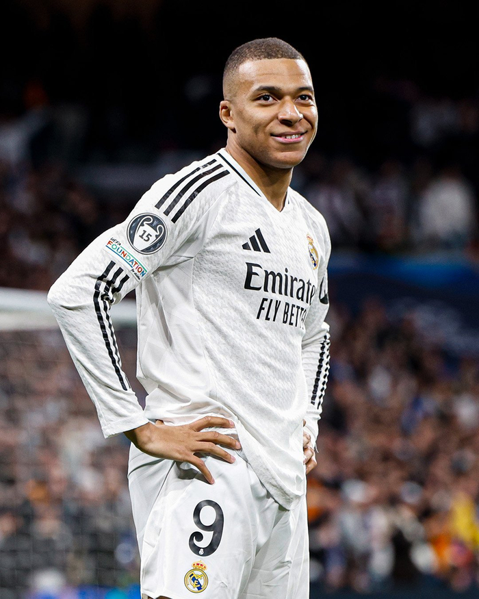 “小雪”节气将至，长春亚泰基地为天然草加盖第二层“棉被”（小雪将至，长春亚泰基地为天然草坪再盖一层“棉被”）