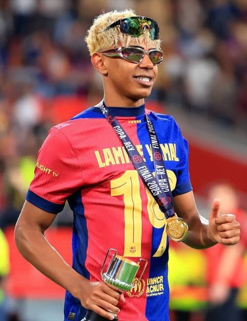 新赛季CBA竞争激烈，广厦、上海、山西、广东等队外援实力最强，新疆表现不佳，外援政策影响比赛格局。