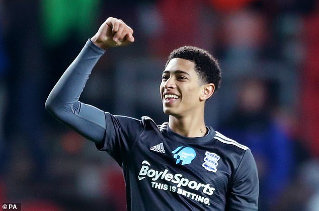 宫崎棒牛鸟以下克上4-0客胜FC大阪，队史首度挺进日职乙（以下克上！宫崎棒牛鸟客场4-0大胜FC大阪，队史首次升入日职乙）