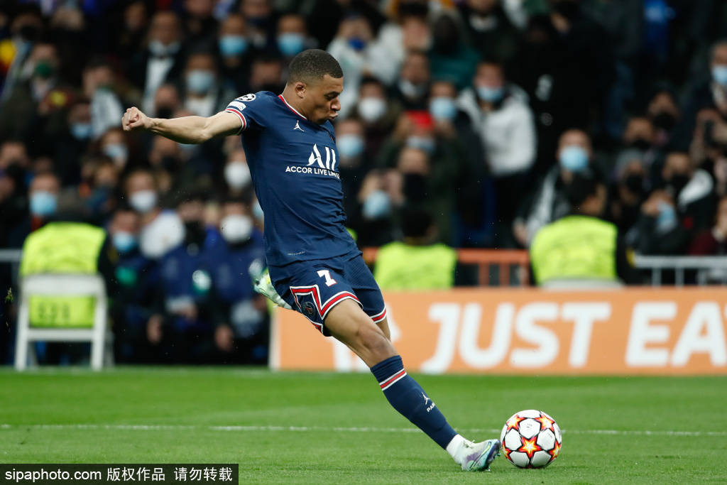 十人热刺4-0哥本哈根，范德芬一条龙破门，布伦南进球+染红