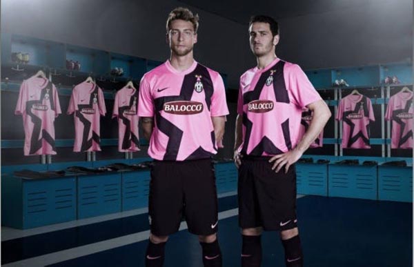 圣埃蒂安主帅：哈兰德将对阵姆巴佩在挪威几乎是全民话题（圣埃蒂安主帅：哈兰德与姆巴佩的对决在挪威掀起全民热议）