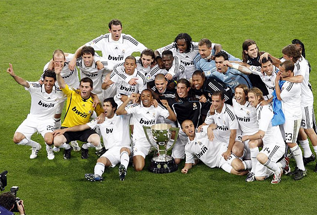 摩根：梅西最近也做了类似的肘击动作，却没人采取任何行动