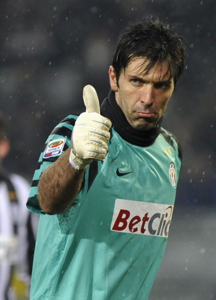 曼联与西汉姆联之战，梅诺再次坐足90分钟冷板凳。