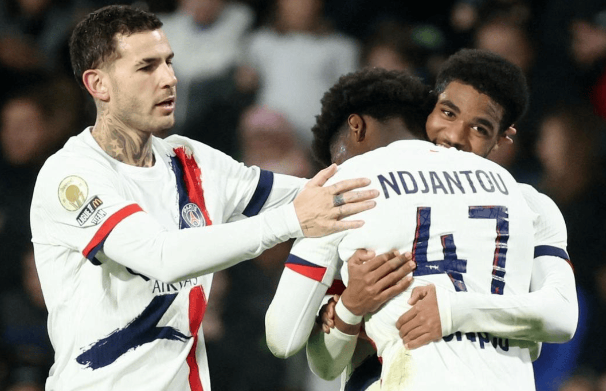 中超赛场争议判罚：VAR引发讨论,（中超判罚惹争议：VAR成焦点）